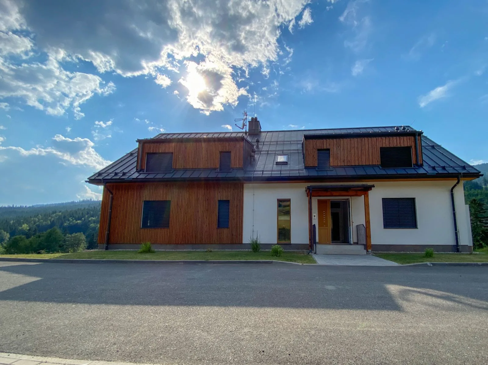 Čelní pohled na apartmánový dům LUEL