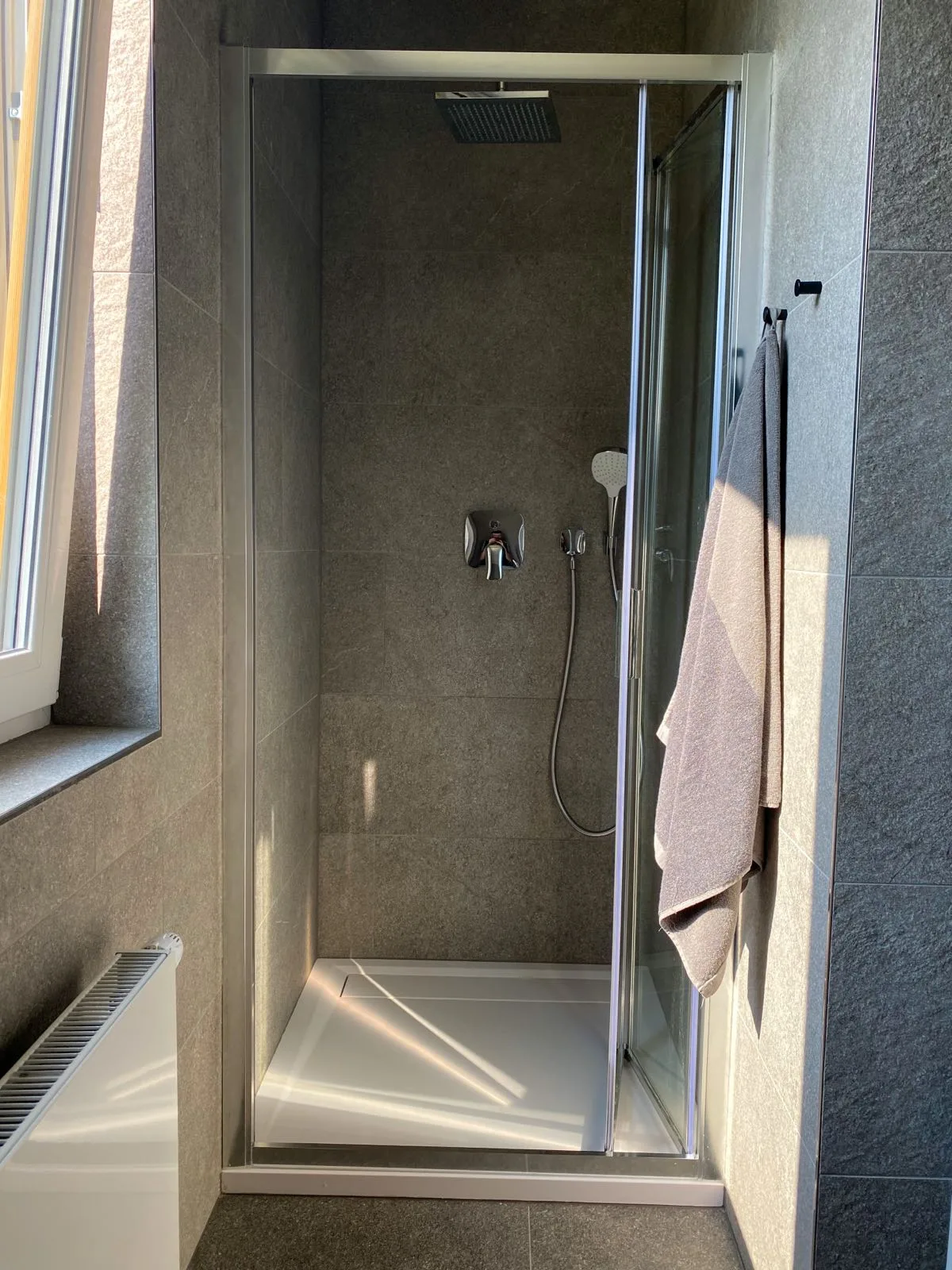 Sprchový kout v koupelně apartmánu LUEL