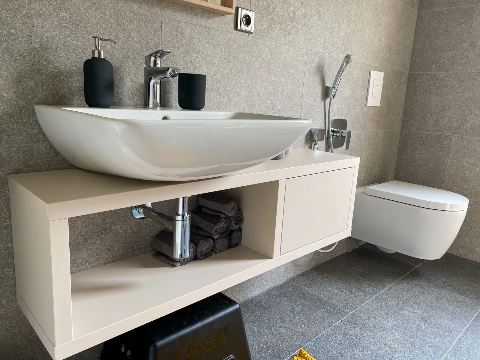 WC v koupelně apartmánu LUEL